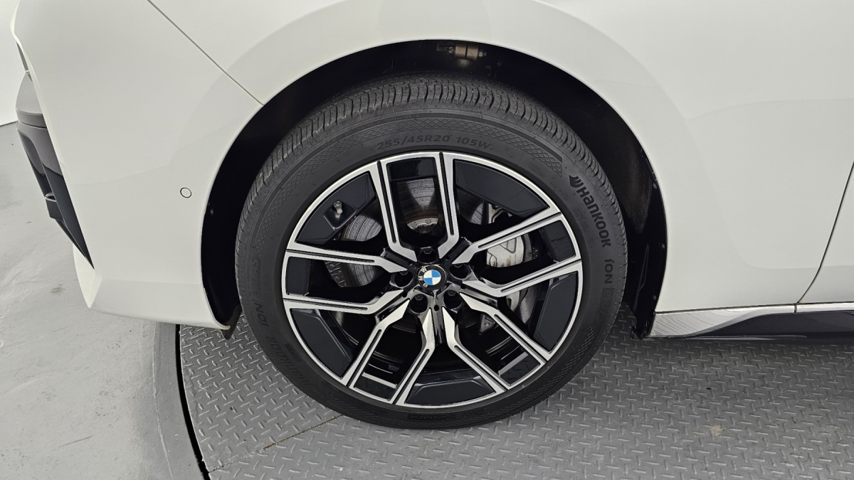 BMW i7, 2024 — фото 5 из 12