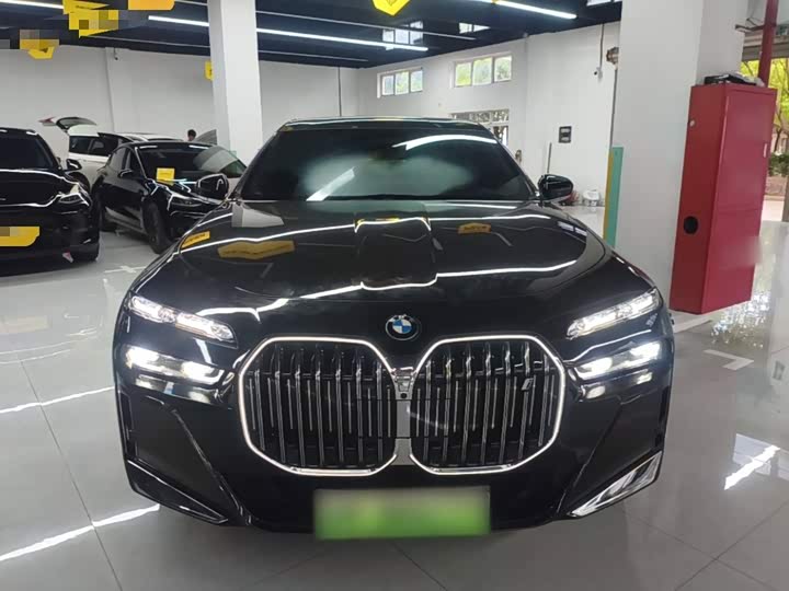 BMW i7, 2023 — фото 3 из 9