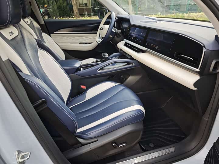 Geely Monjaro, 2023 — фото 8 из 9