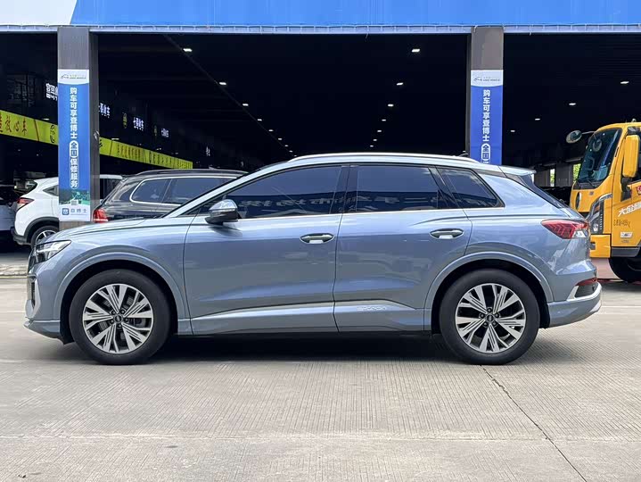Audi Q4 e-tron, 2025 — фото 7 из 9