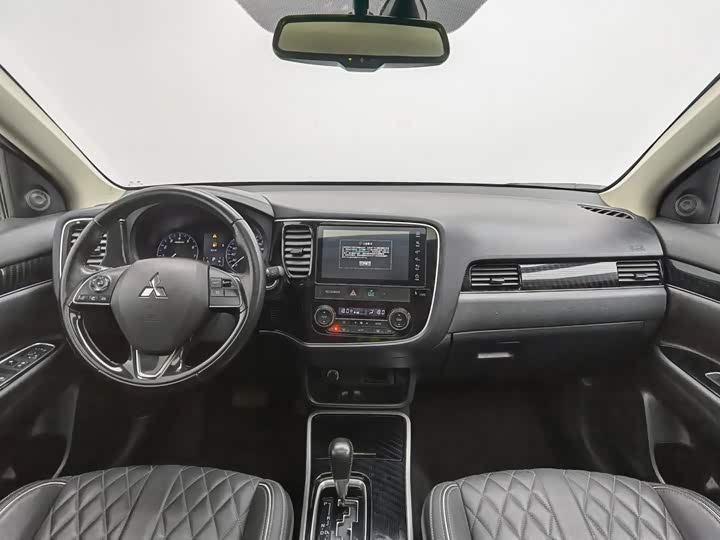 Mitsubishi Outlander, 2021 — фото 5 из 9