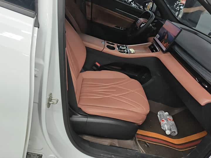 Geely Galaxy L6, 2025 — фото 8 из 9