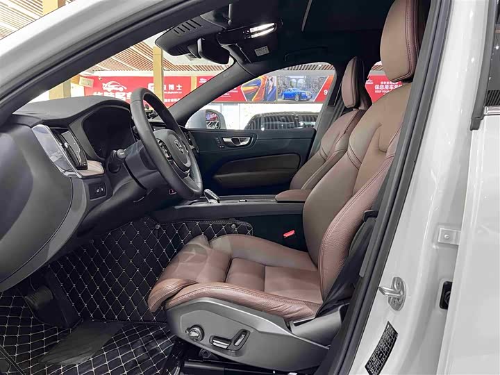 Volvo XC60 Hybrid, 2022 — фото 10 из 12