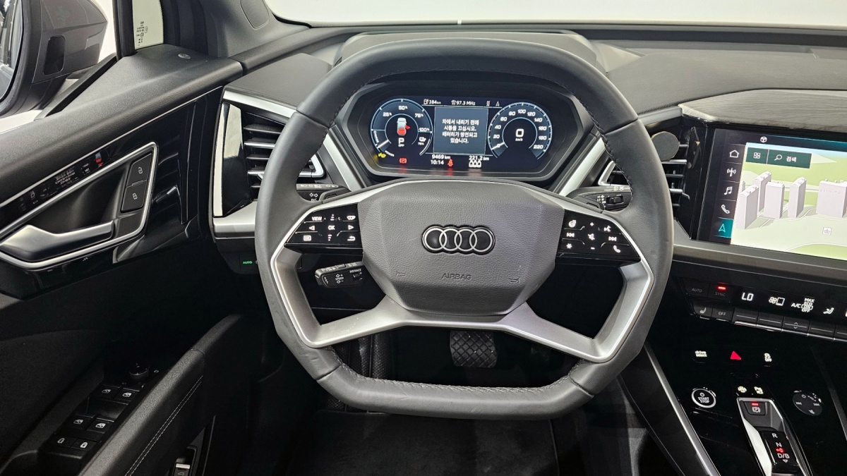 Audi Q4 e-tron, 2025 — фото 11 из 12