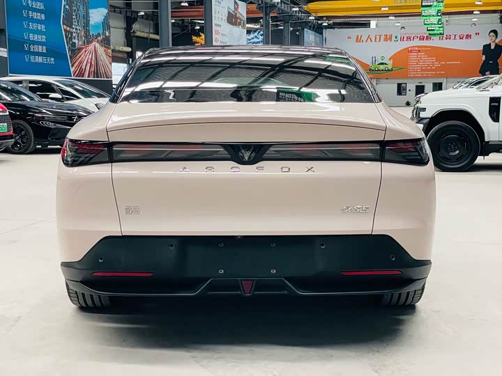 BAIC Arcfox Alpha S5, 2025 — фото 6 из 9