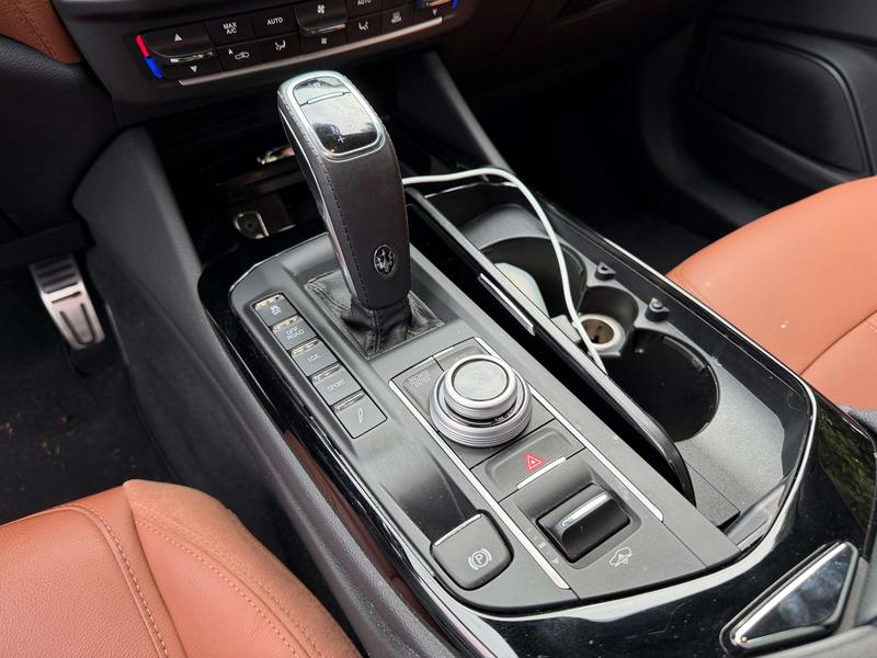 Maserati Levante, 2023 — фото 8 из 12