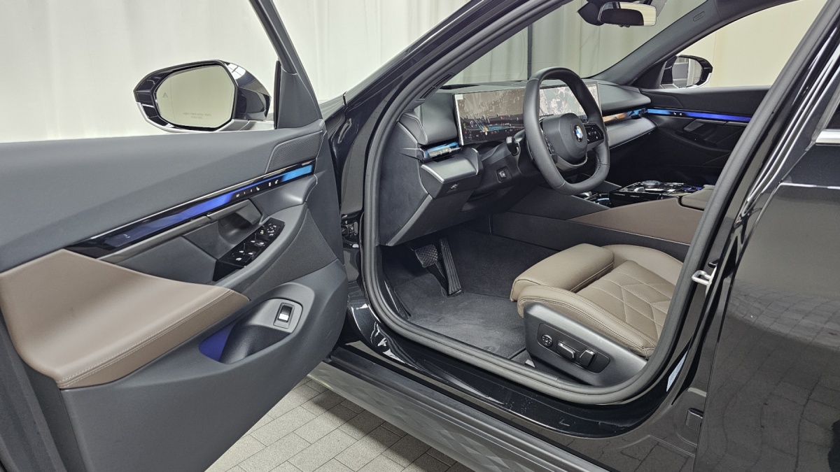 BMW 5 Series, 2025 — фото 10 из 12