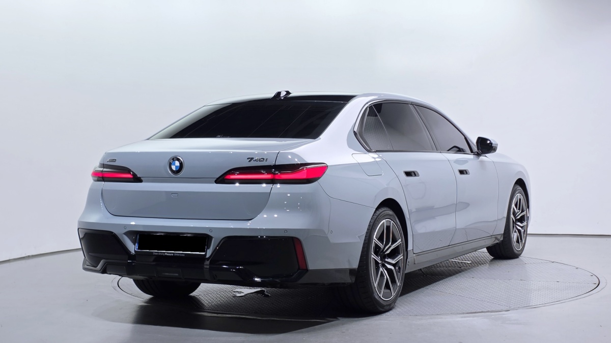 BMW 7 Series, 2025 — фото 2 из 12
