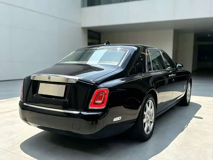 Rolls-Royce Phantom, 2021 — фото 3 из 7
