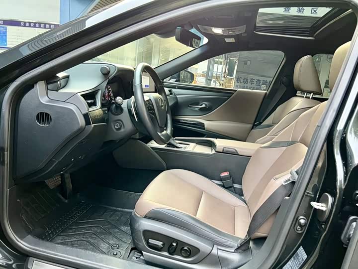 Lexus ES, 2023 — фото 4 из 9