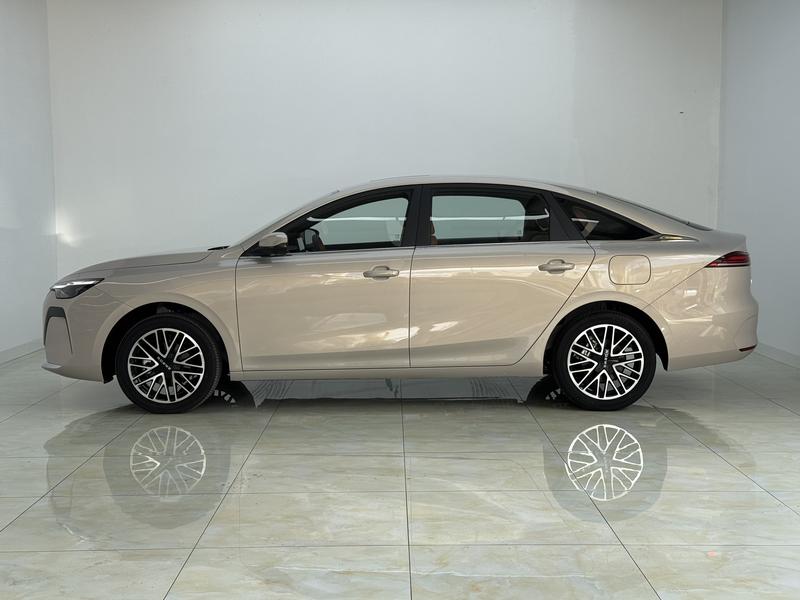 Roewe i6, 2025 — фото 4 из 12