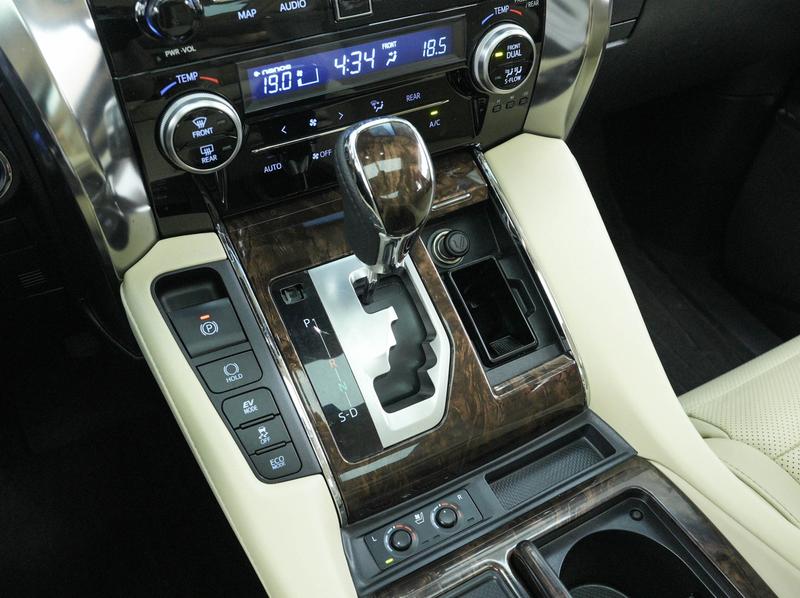 Toyota Alphard, 2022 — фото 11 из 12