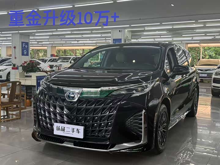 Toyota Sienna, 2023 — фото 2 из 9