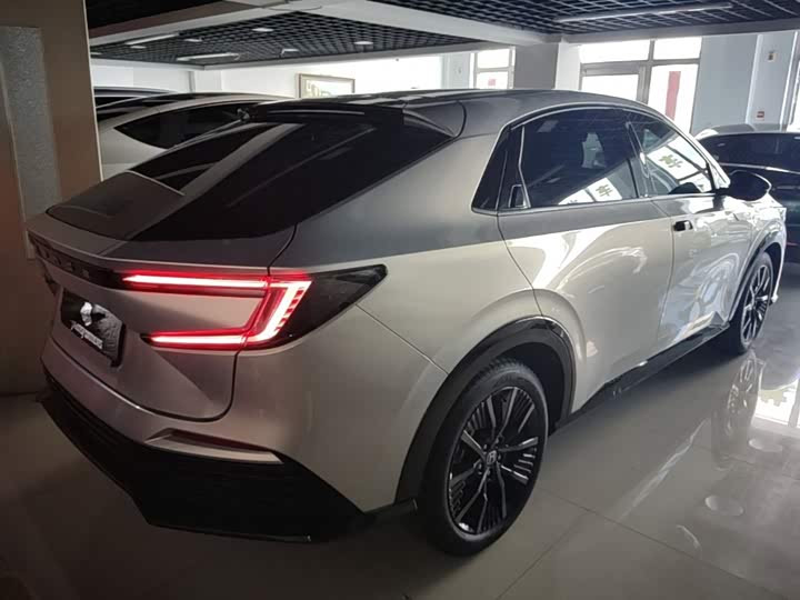 Honda e:NP2, 2024 — фото 7 из 9
