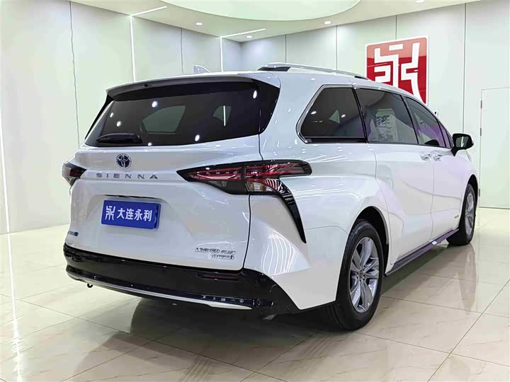 Toyota Sienna, 2022 — фото 6 из 9
