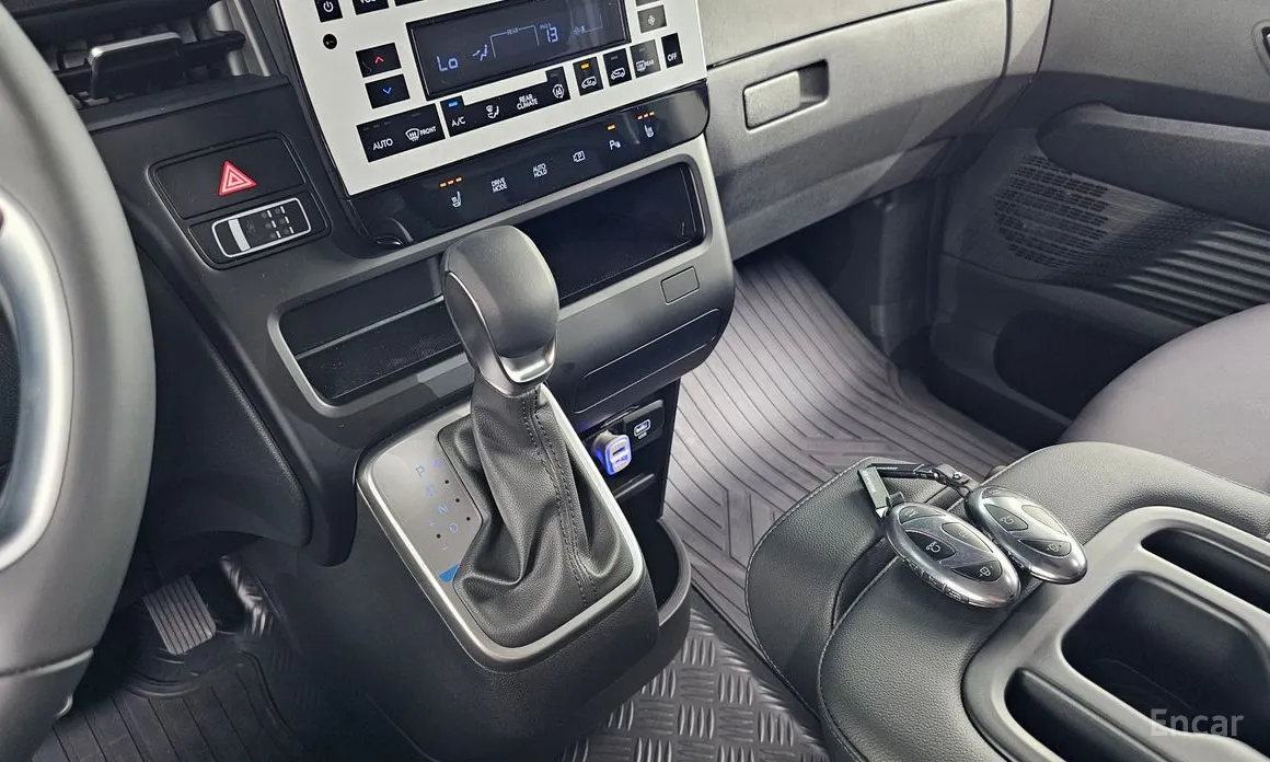 Hyundai Staria, 2025 — фото 9 из 12