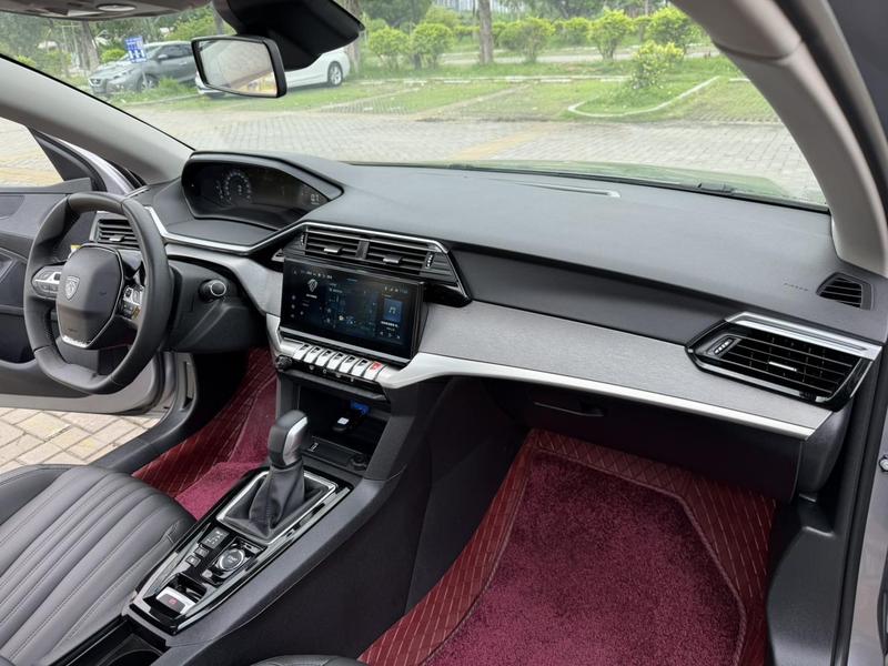 Peugeot 408, 2023 — фото 11 из 12