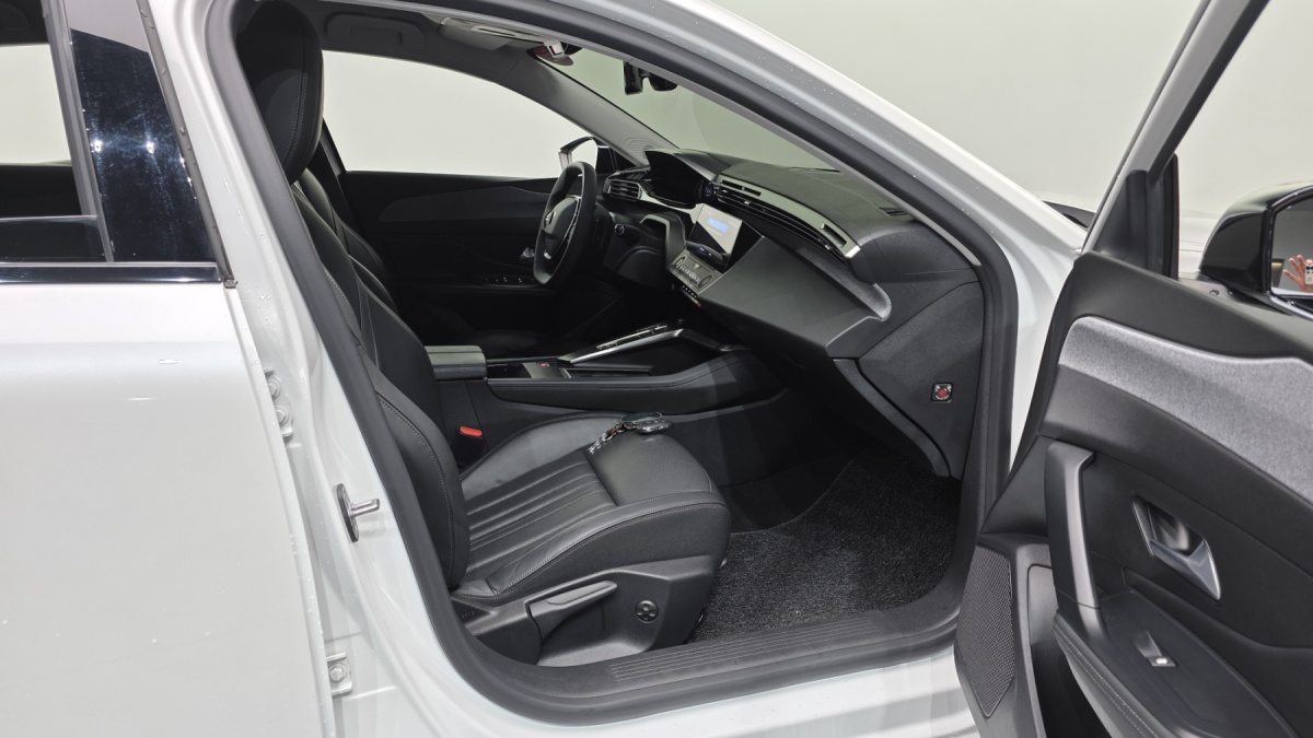 Peugeot 308, 2023 — фото 10 из 12