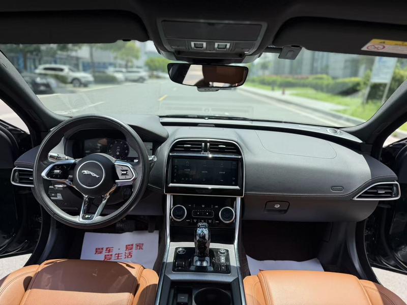 Jaguar XE L, 2022 — фото 8 из 11
