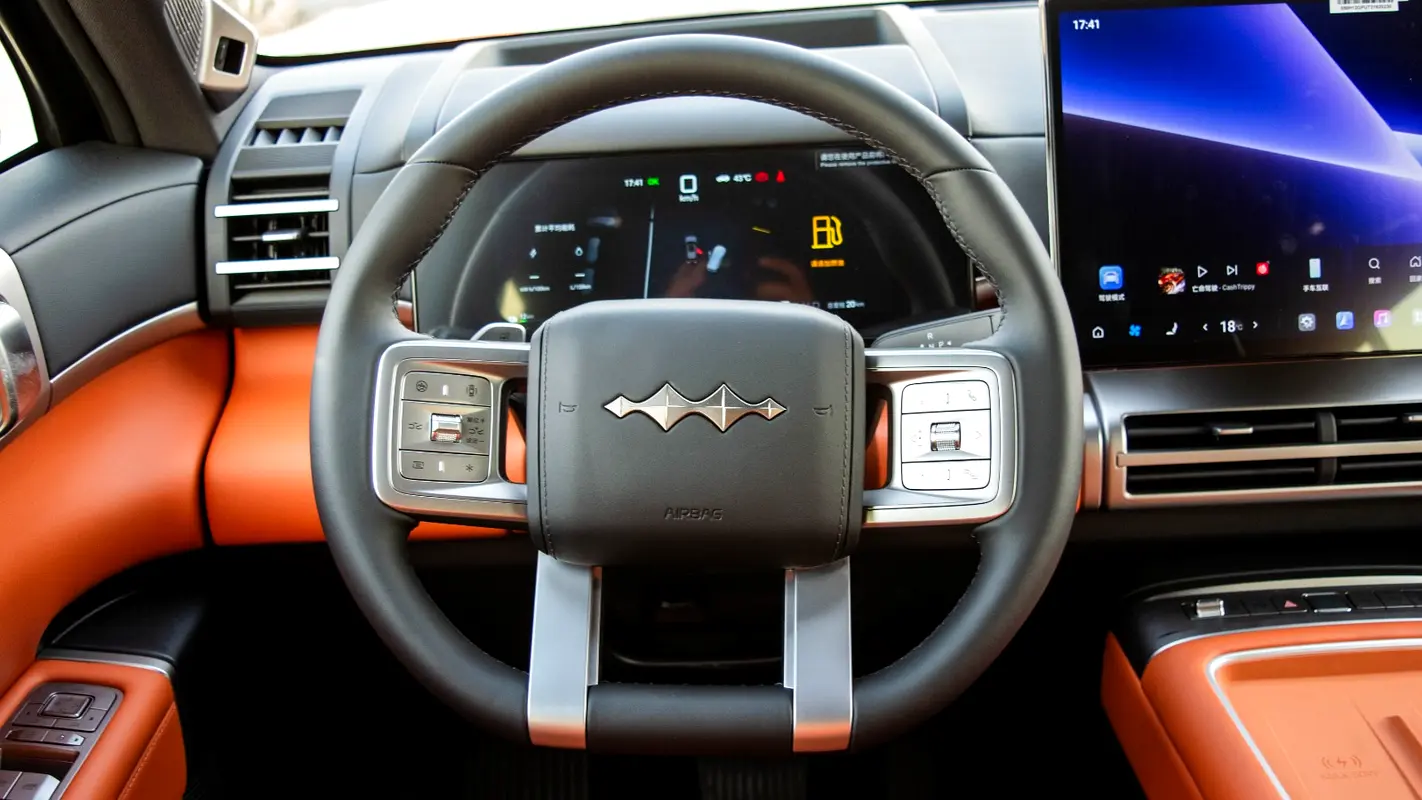 BYD Leopard Titanium 7, 2026 — фото 7 из 10