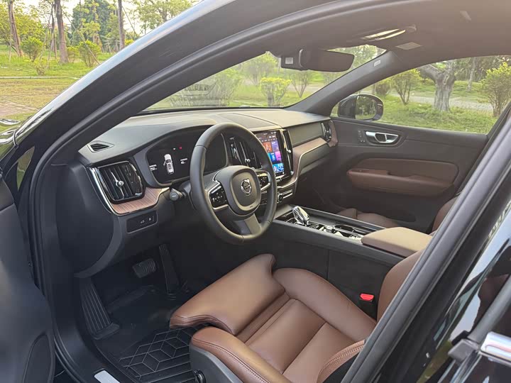 Volvo XC60 Hybrid, 2024 — фото 12 из 12