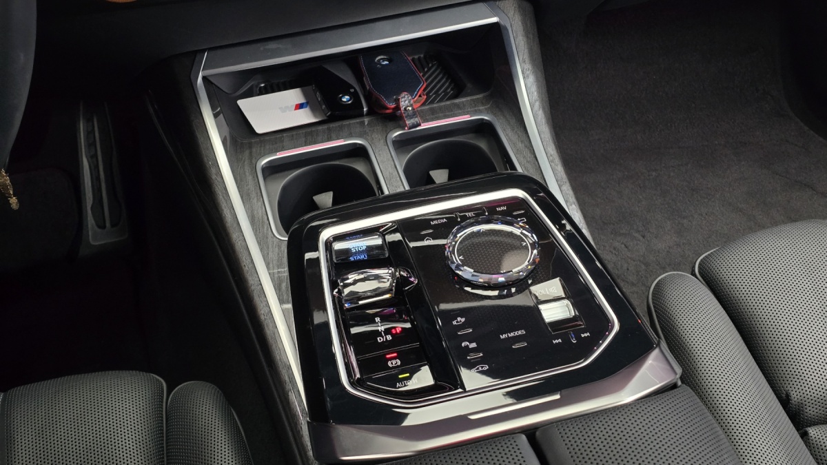 BMW i7, 2023 — фото 9 из 12