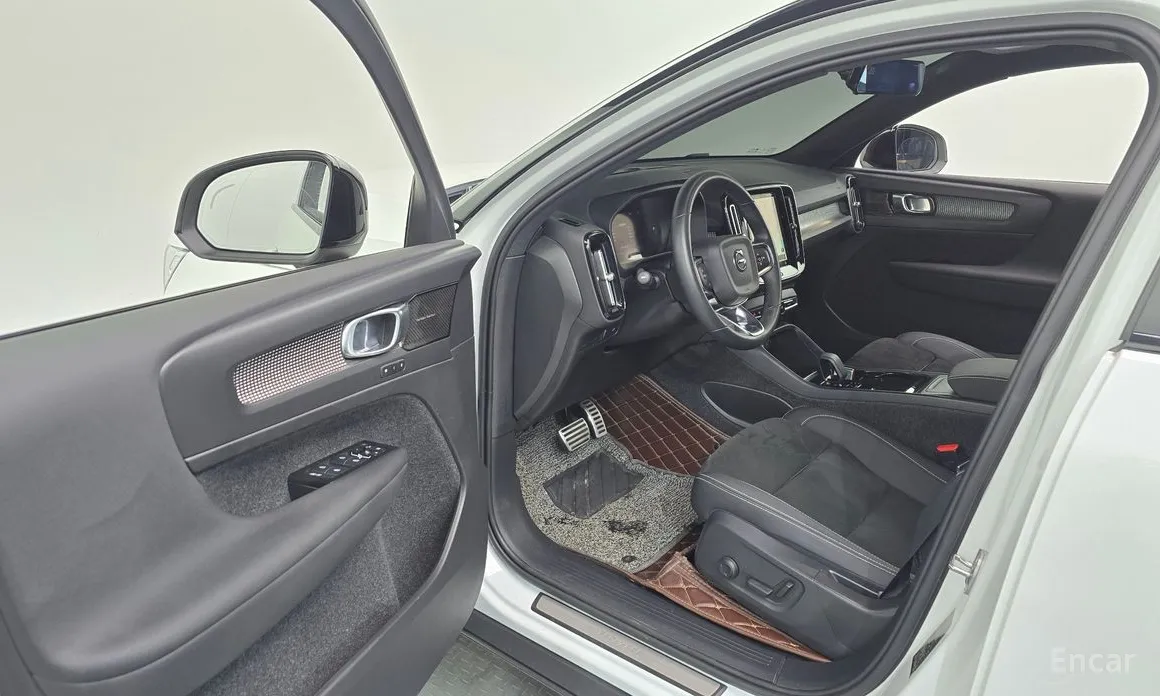 Volvo XC40, 2021 — фото 10 из 12