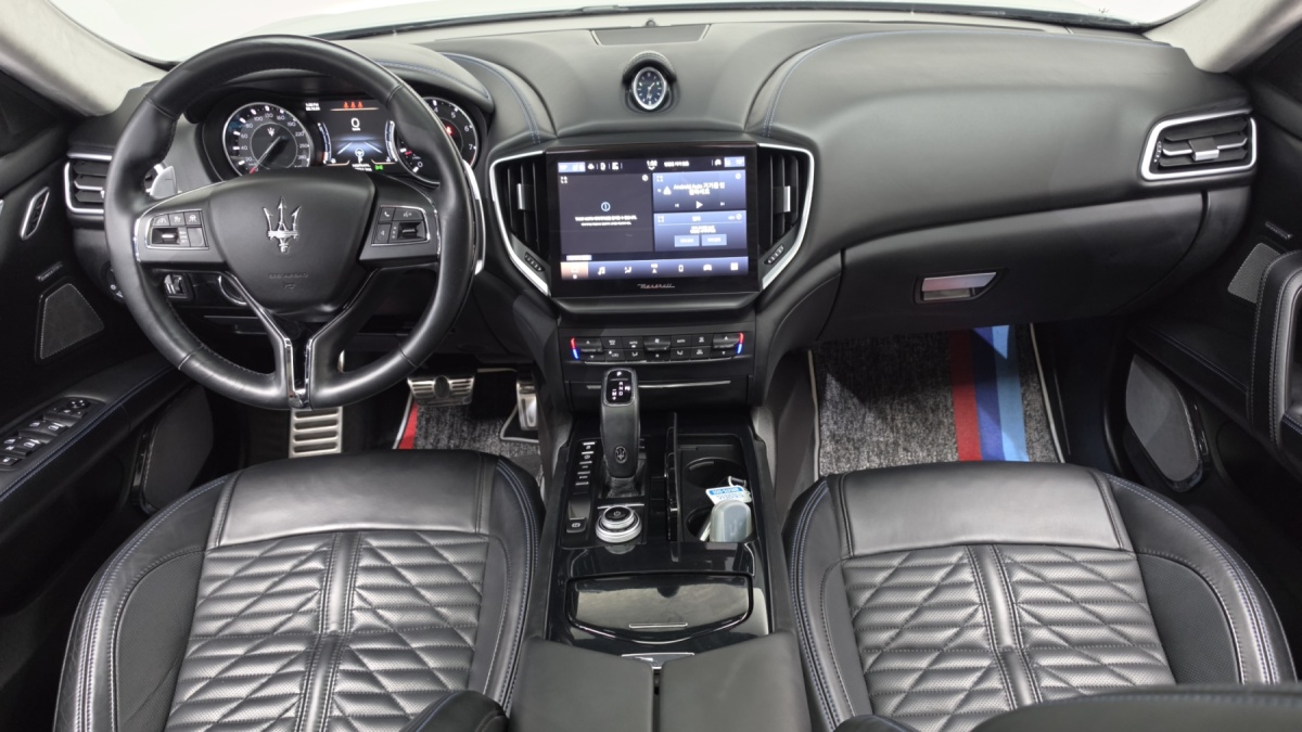 Maserati Ghibli, 2021 — фото 6 из 12