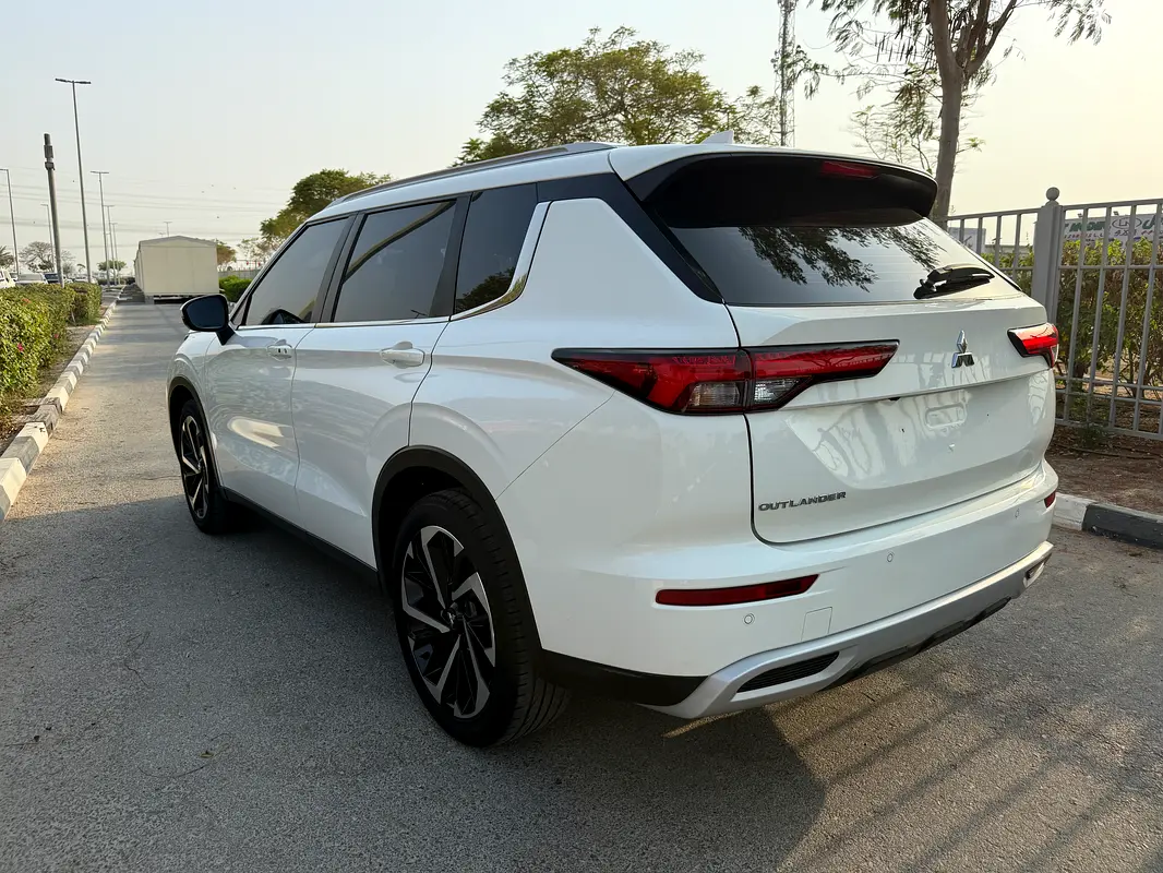Mitsubishi Outlander, 2024 — фото 6 из 10