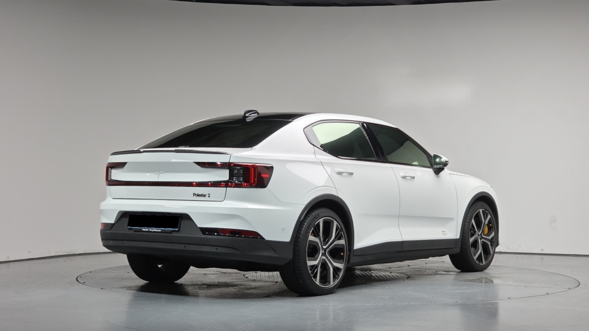 Polestar 2, 2022 — фото 2 из 12