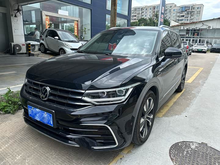 Volkswagen Tiguan L Pro, 2022 — купить в Смоленске под ключ