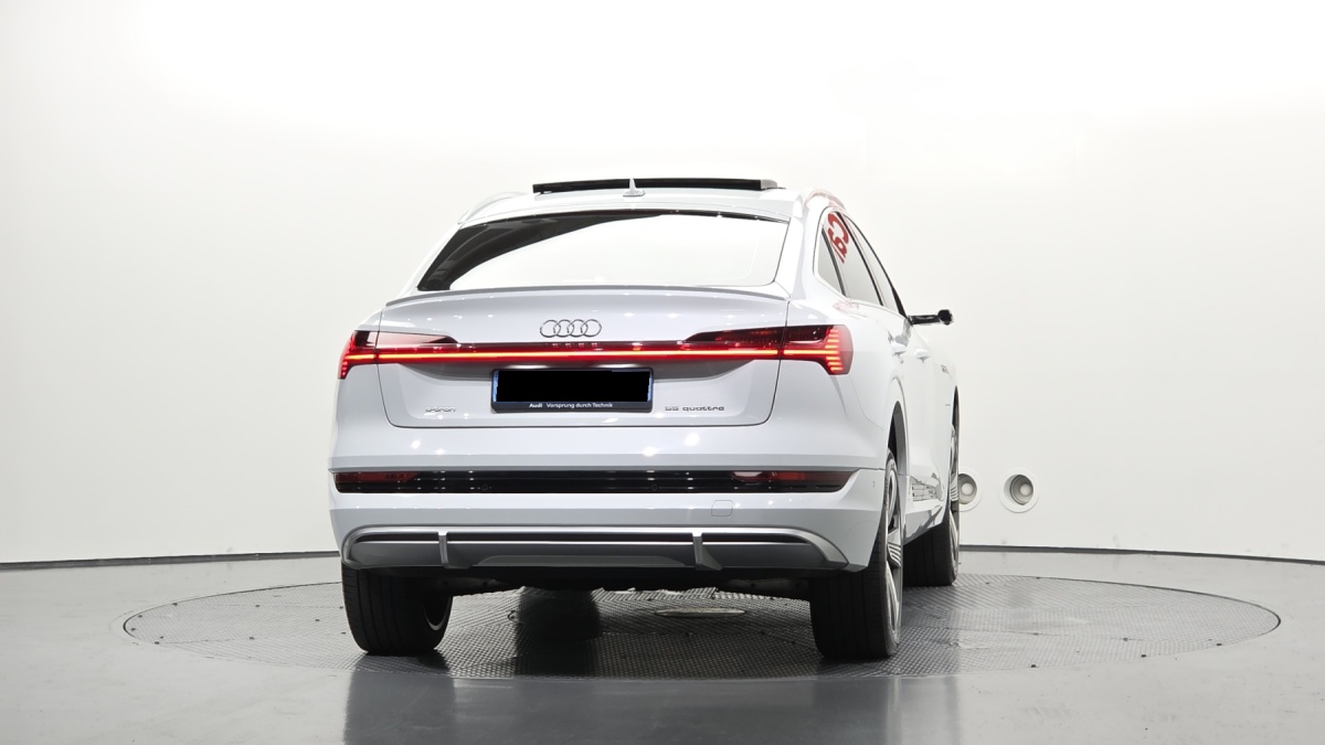 Audi e-tron, 2022 — фото 4 из 12