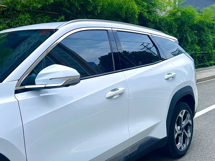 Geely Atlas L, 2023 — фото 6 из 9