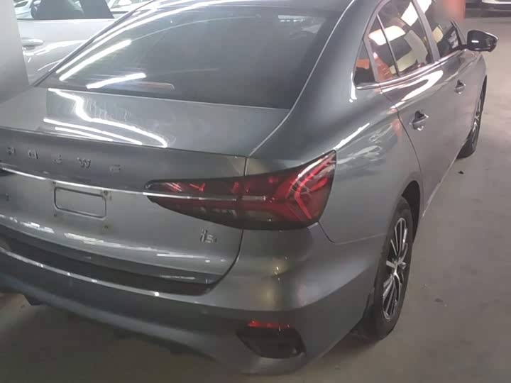 Roewe i5, 2022 — фото 8 из 9