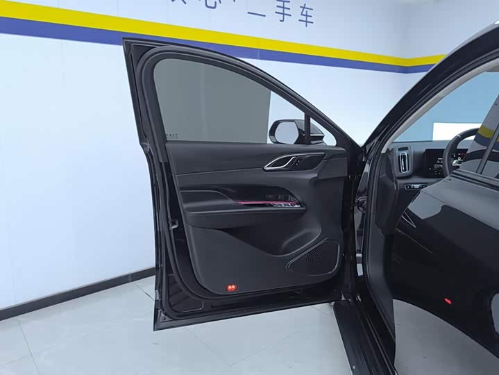Hongqi HS3 Hybrid, 2024 — фото 7 из 9