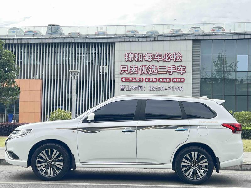 Mitsubishi Outlander, 2022 — фото 4 из 12