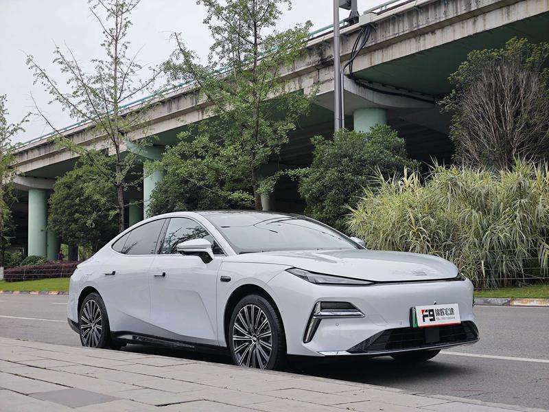 Geely Galaxy Starshine 8 EM-i, 2025 — фото 3 из 12