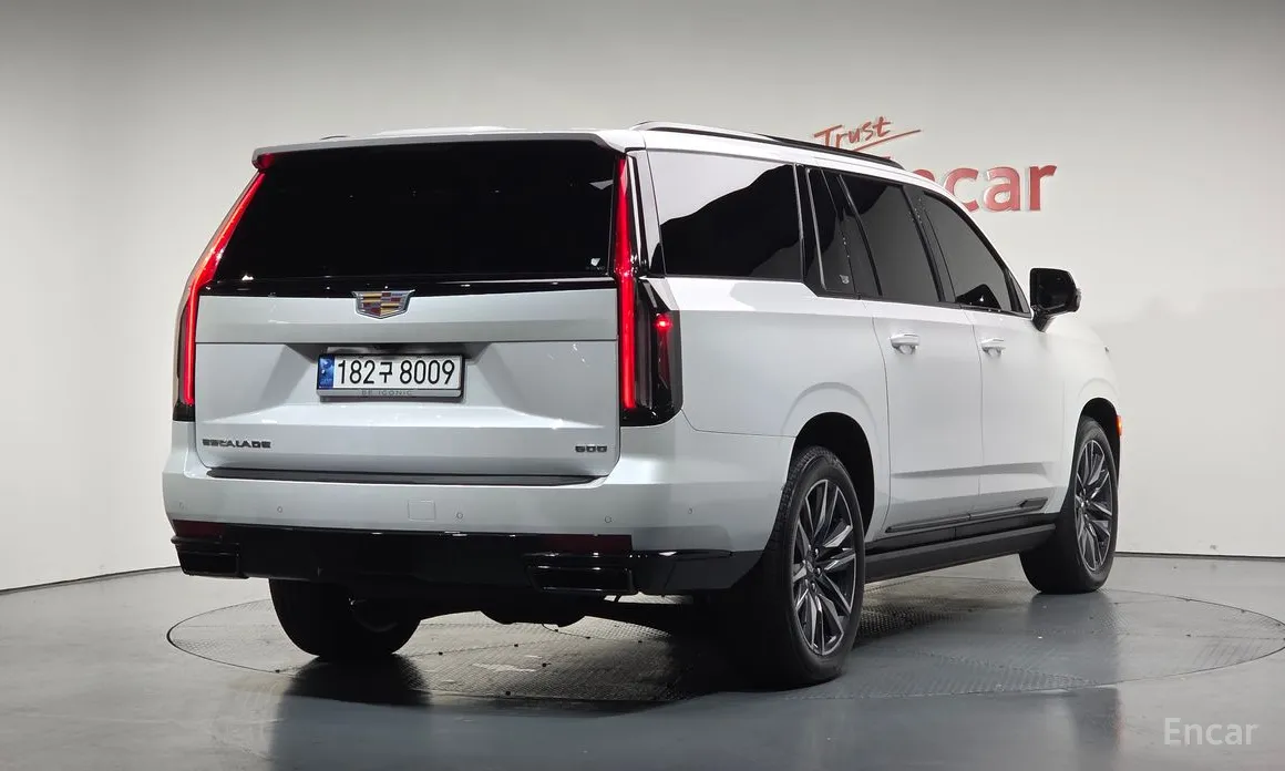 Cadillac Escalade, 2023 — фото 2 из 12