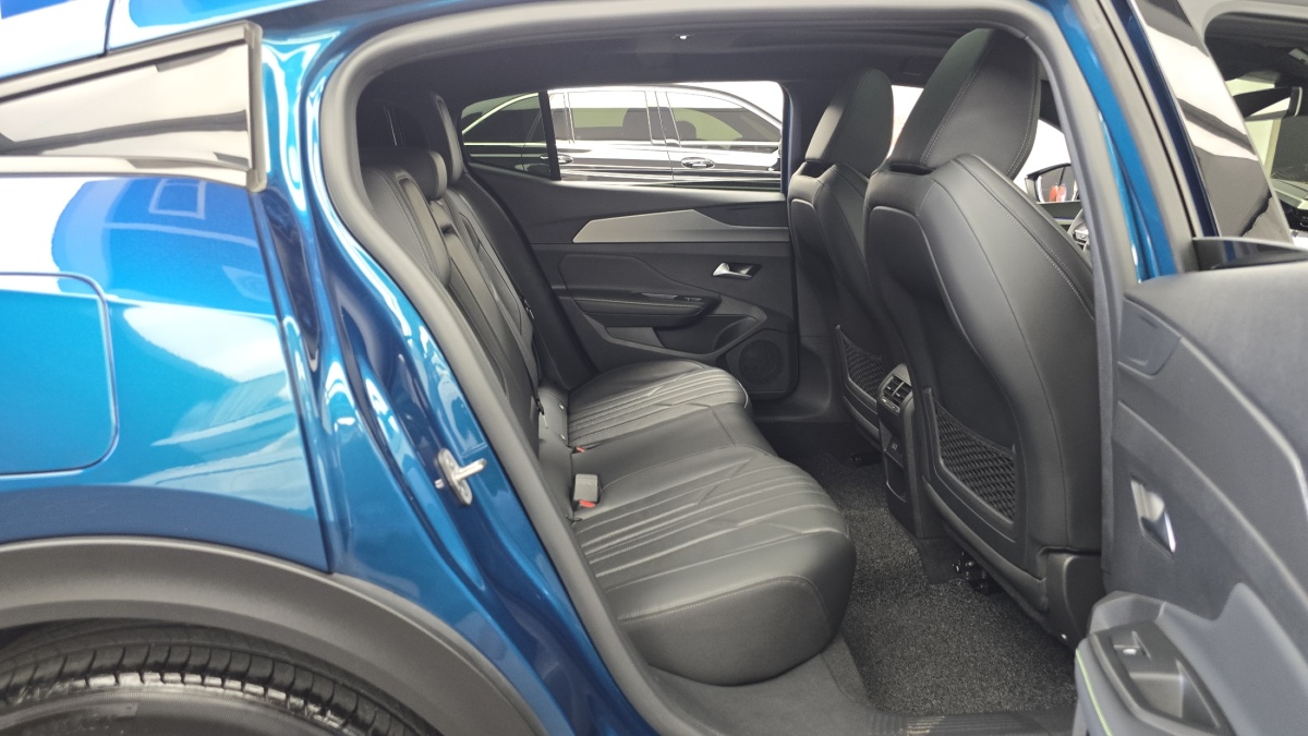 Peugeot 408, 2023 — фото 11 из 12