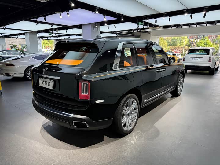 Rolls-Royce Cullinan, 2024 — фото 6 из 9