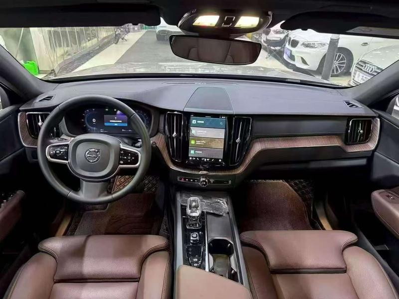 Volvo XC60, 2024 — фото 7 из 10