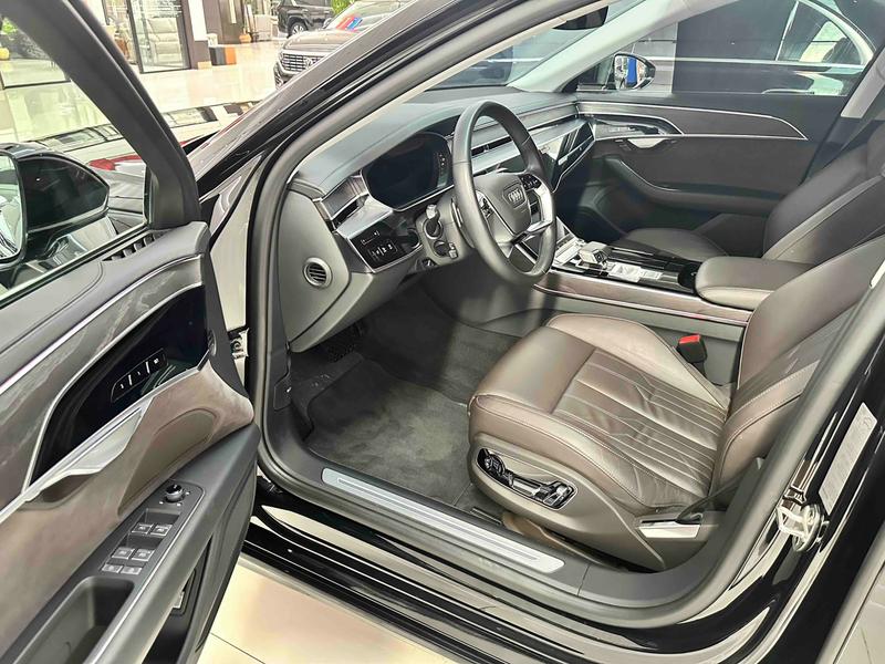 Audi A8, 2023 — фото 6 из 10