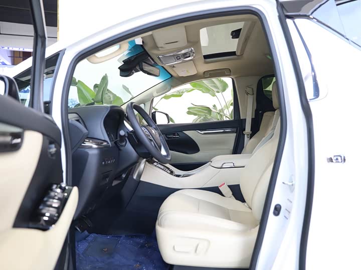 Toyota Vellfire, 2022 — фото 7 из 9