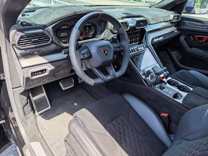 Lamborghini Urus, 2023 — фото 6 из 9