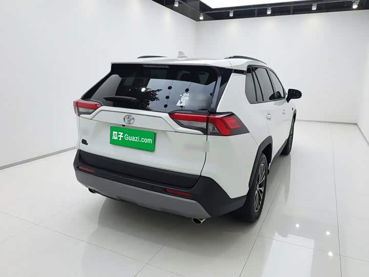 Toyota RAV4, 2023 — фото 4 из 9