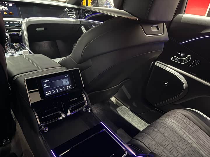 Bentley Flying Spur Hybrid, 2023 — фото 4 из 9
