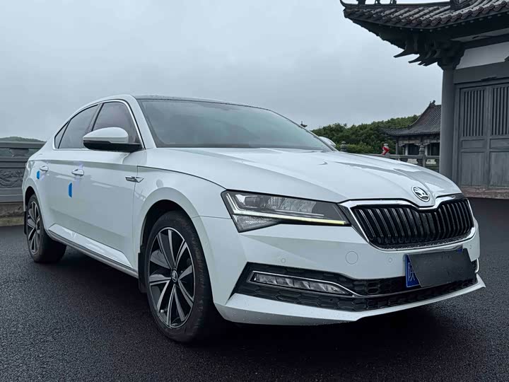 Skoda Superb, 2023 — фото 3 из 9