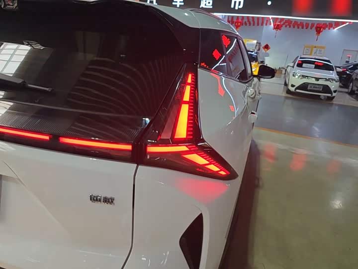 Geely Atlas, 2025 — фото 8 из 9
