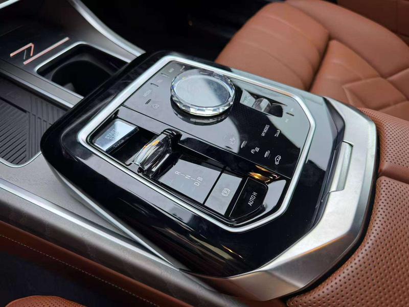 BMW i7, 2023 — фото 10 из 12
