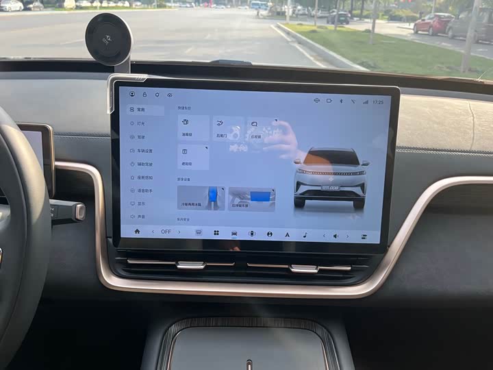 Dongfeng Yipai eπ 008, 2024 — фото 8 из 9